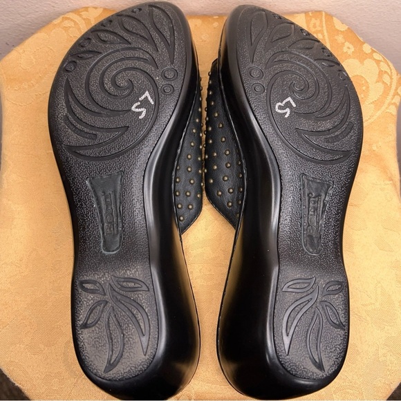 Size 10 Born Brand Black Leather Mule Bronze Studded Accent Slip On 2.5” Heel - Picture 2 of 14